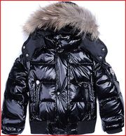 Поставим женскую и детскую одежду марки Moncler 